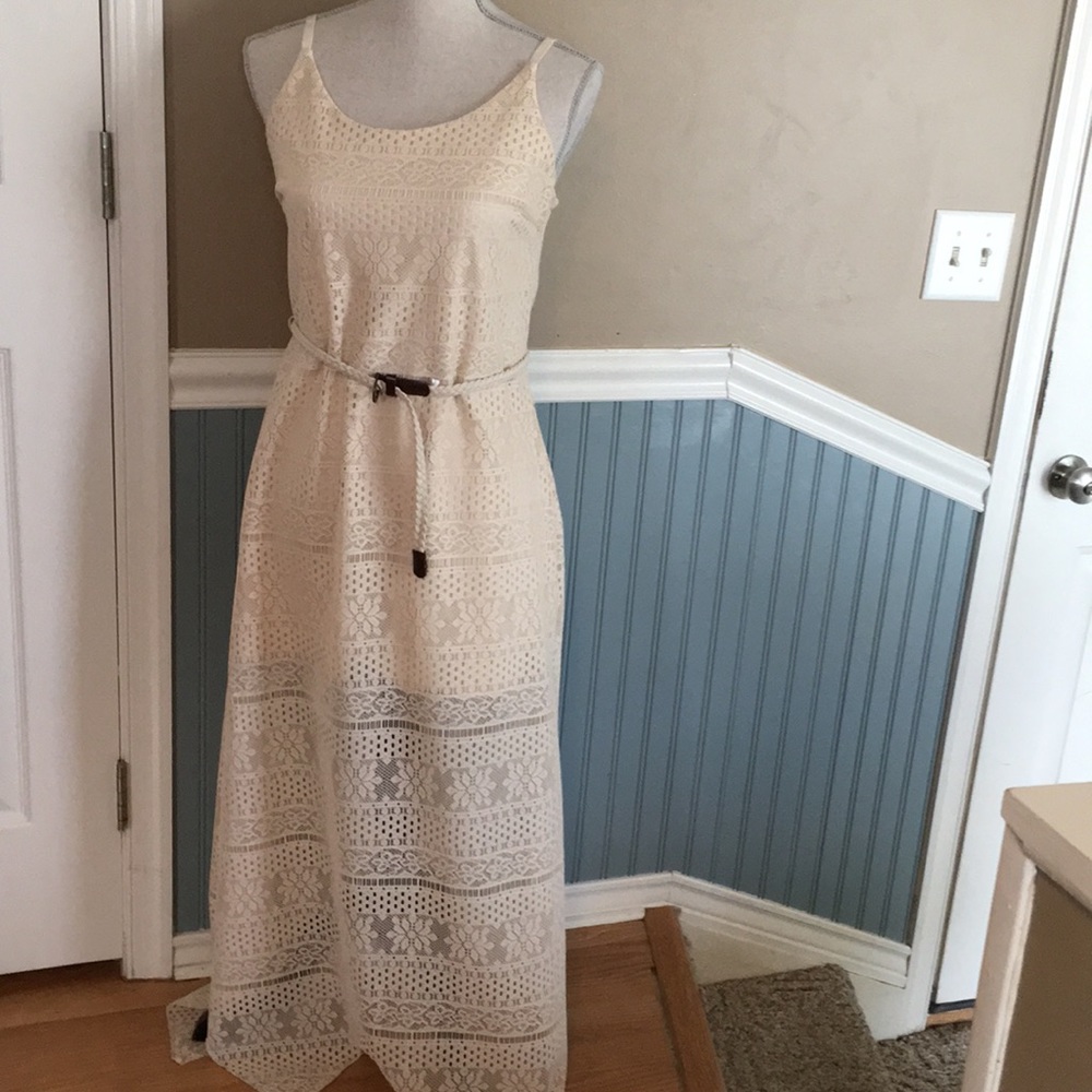 Juniors/women’s Cream Maxi Dress, size lg ,(11/13)